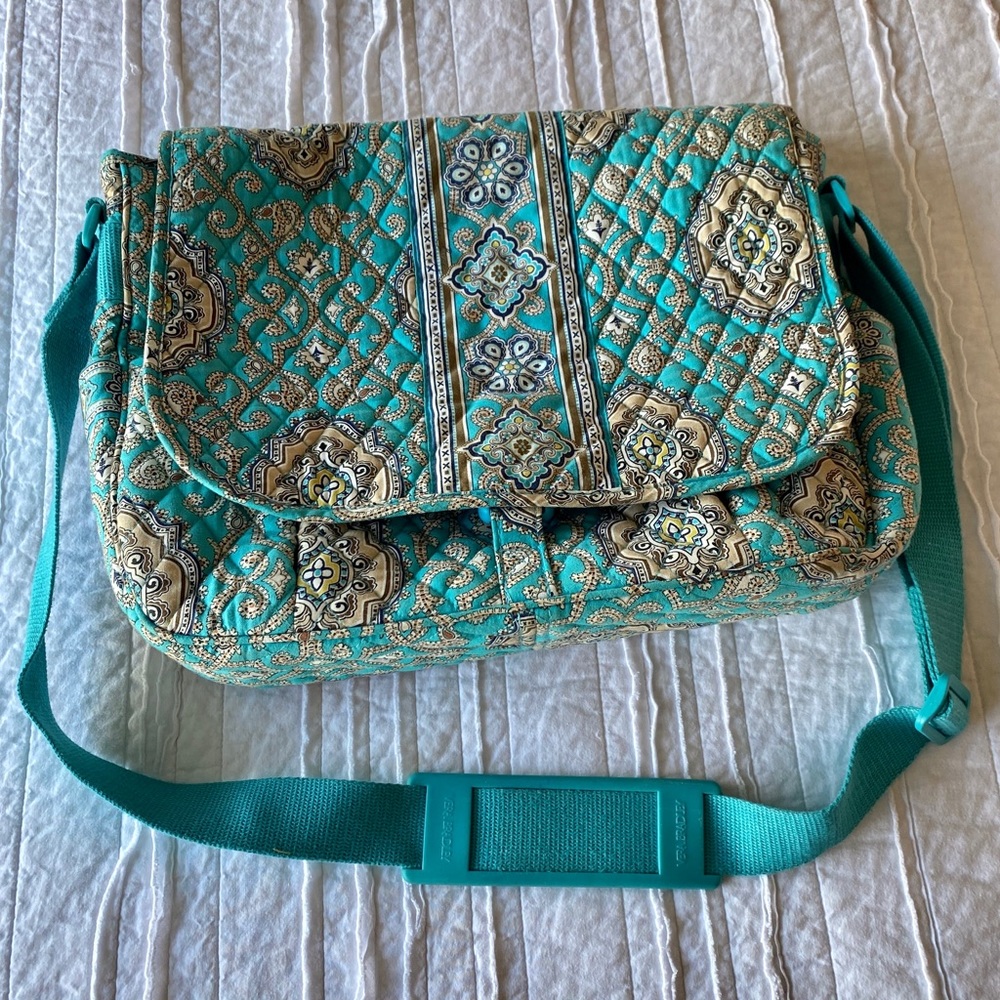 Vera Bradley turquoise/cream bag in good condition. 16”x12”. Lots of pockets